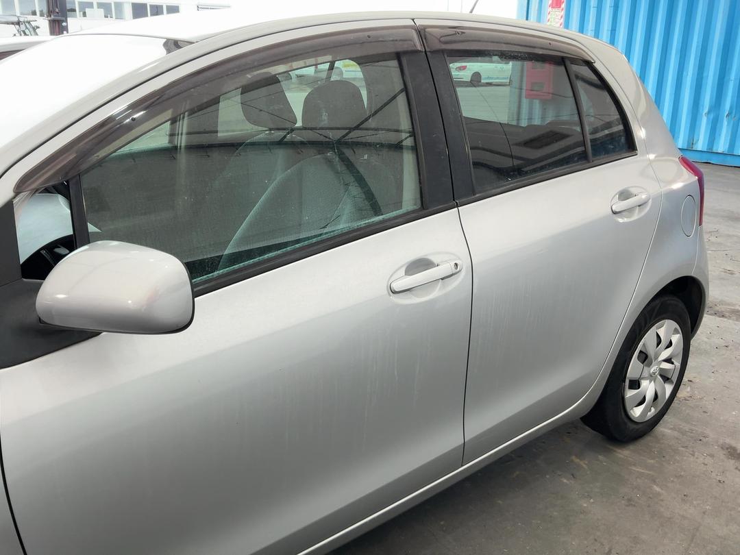 Photo '8' of Toyota Vitz Photo '8' of Toyota Vitz
