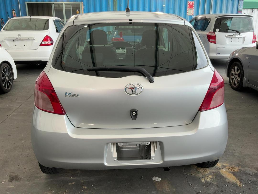 Photo '13' of Toyota Vitz Photo '13' of Toyota Vitz