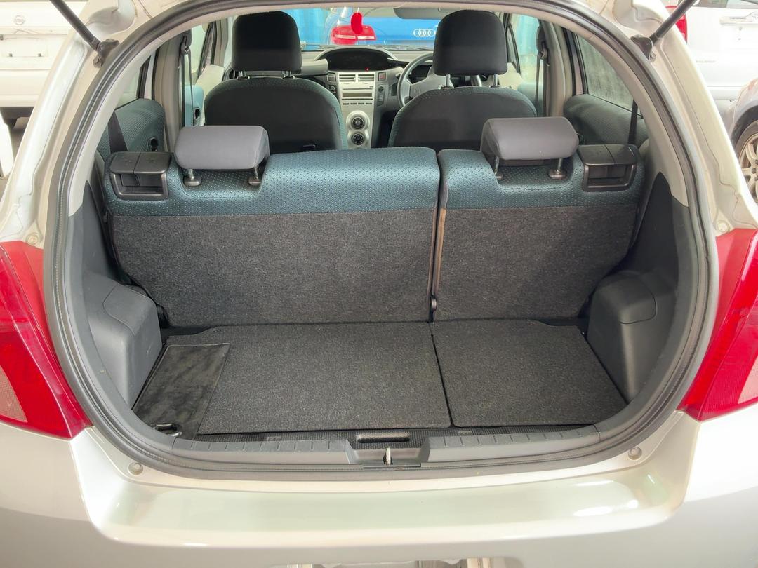 Photo '14' of Toyota Vitz Photo '14' of Toyota Vitz