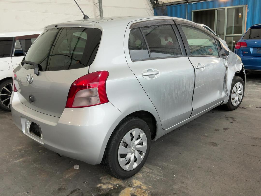 Photo '15' of Toyota Vitz Photo '15' of Toyota Vitz