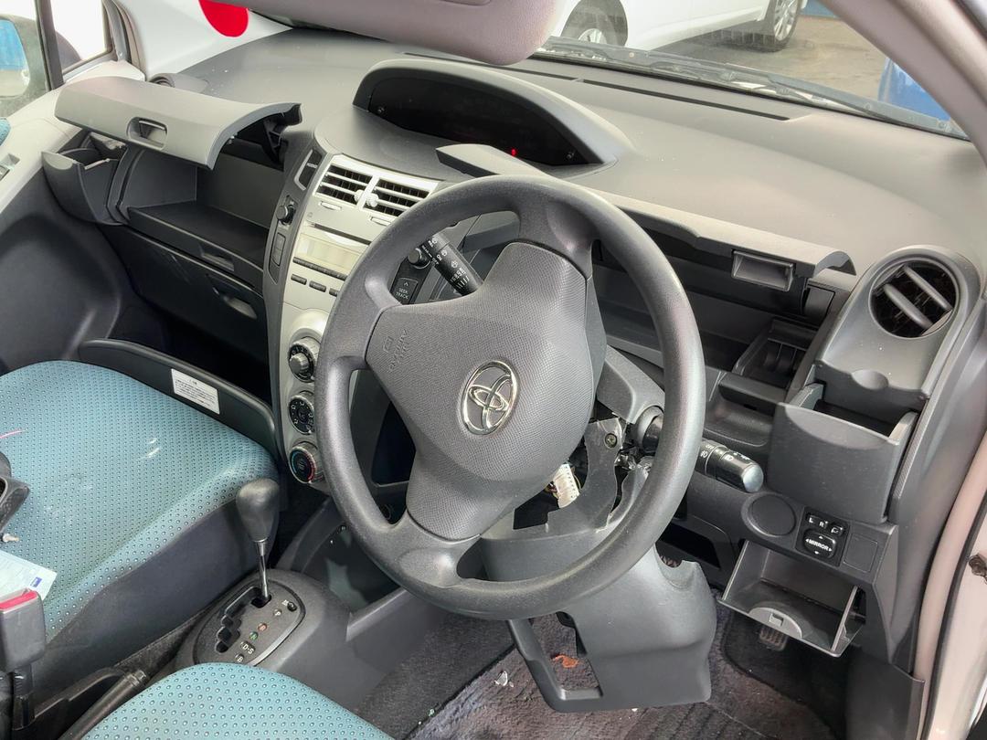 Photo '19' of Toyota Vitz Photo '19' of Toyota Vitz