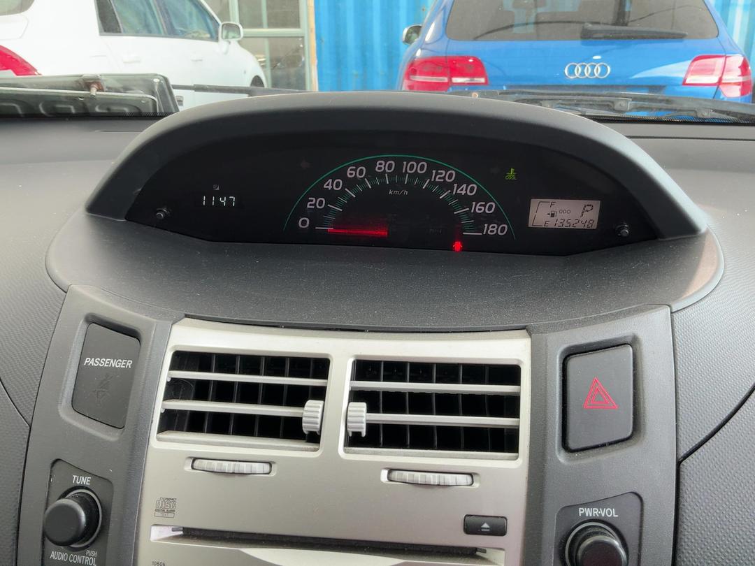 Photo '22' of Toyota Vitz Photo '22' of Toyota Vitz