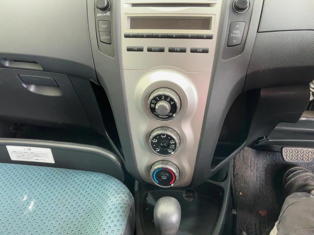 Photo '23' of Toyota Vitz Photo '23' of Toyota Vitz