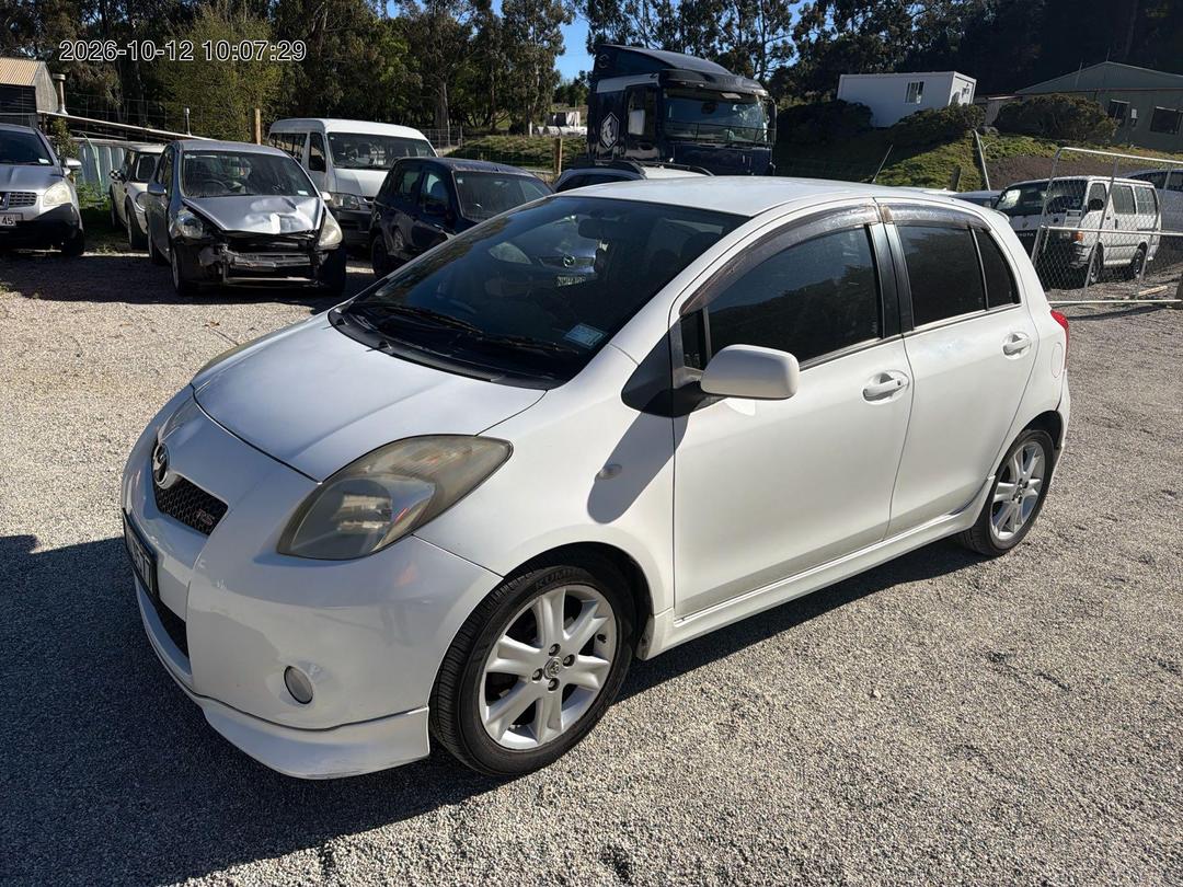 Photo '2' of Toyota Vitz Photo '2' of Toyota Vitz