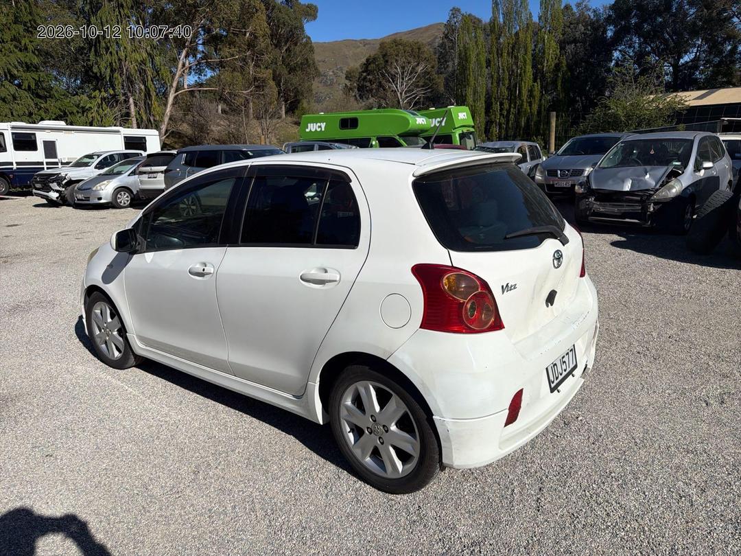 Photo '3' of Toyota Vitz Photo '3' of Toyota Vitz