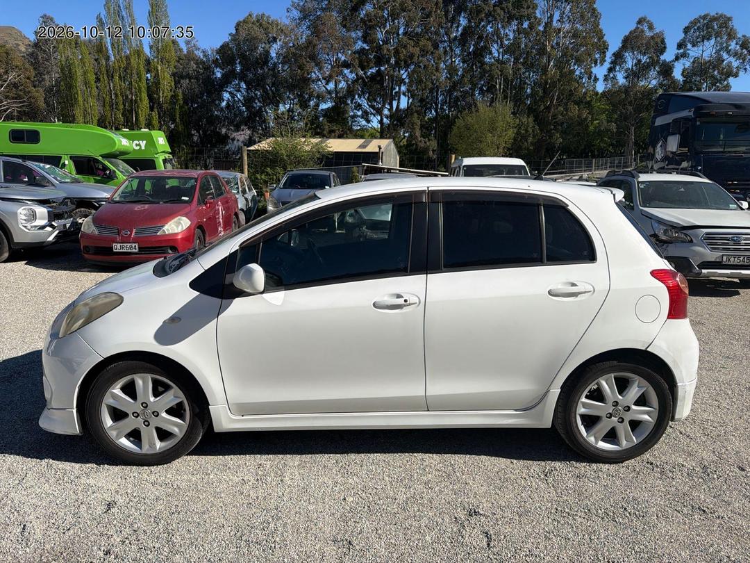 Photo '4' of Toyota Vitz Photo '4' of Toyota Vitz