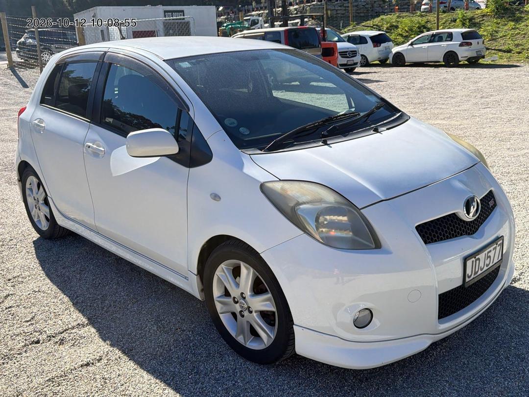 Photo '7' of Toyota Vitz Photo '7' of Toyota Vitz