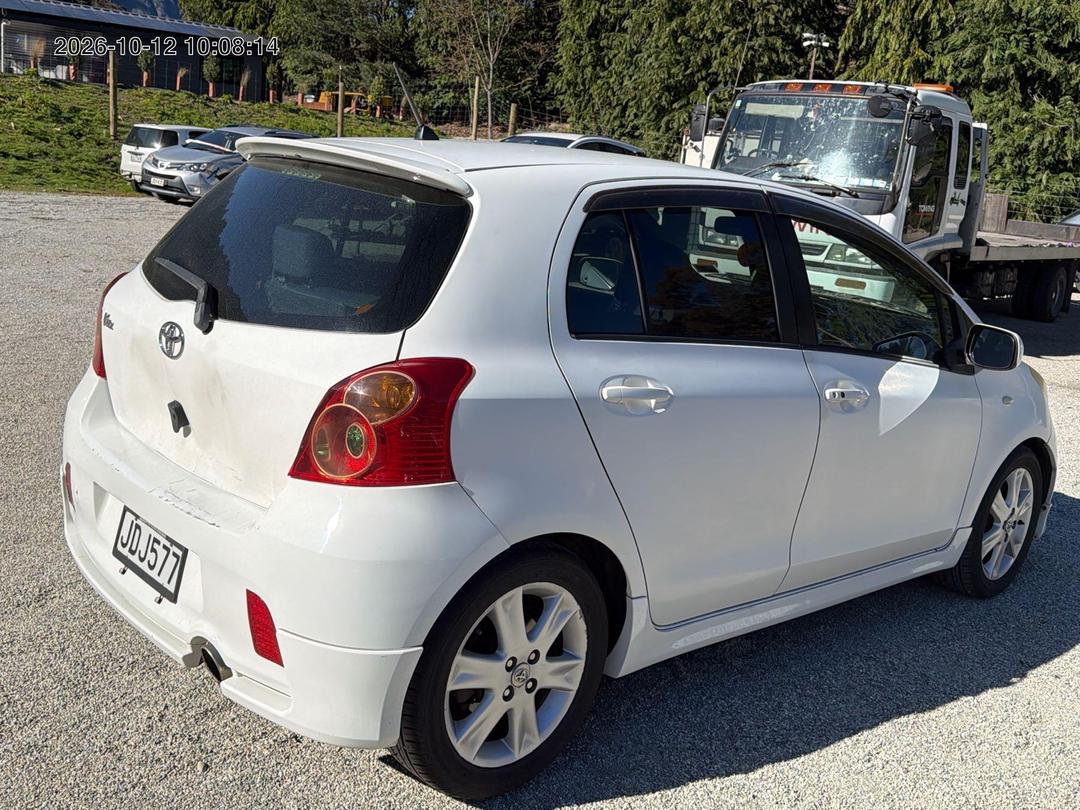 Photo '8' of Toyota Vitz Photo '8' of Toyota Vitz