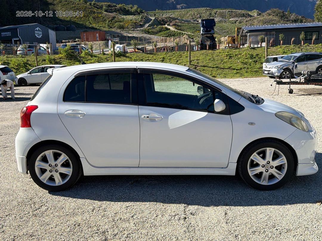 Photo '9' of Toyota Vitz Photo '9' of Toyota Vitz