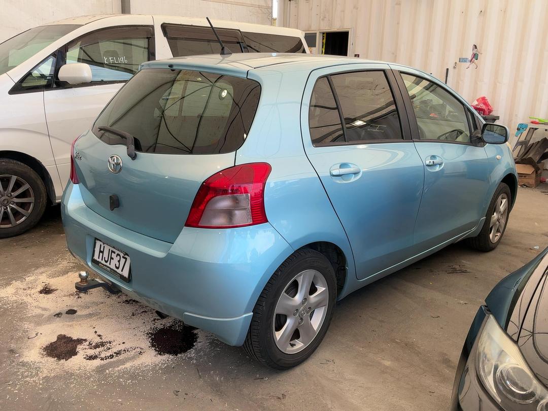 Photo '3' of Toyota Vitz Photo '3' of Toyota Vitz