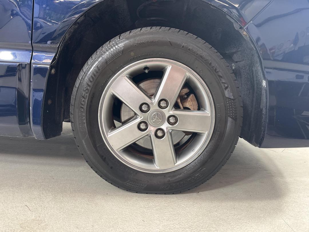 Photo '9' of Toyota Voxy