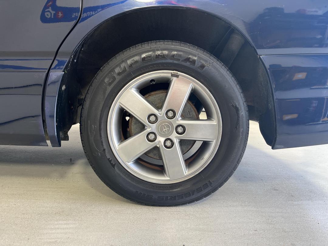 Photo '11' of Toyota Voxy