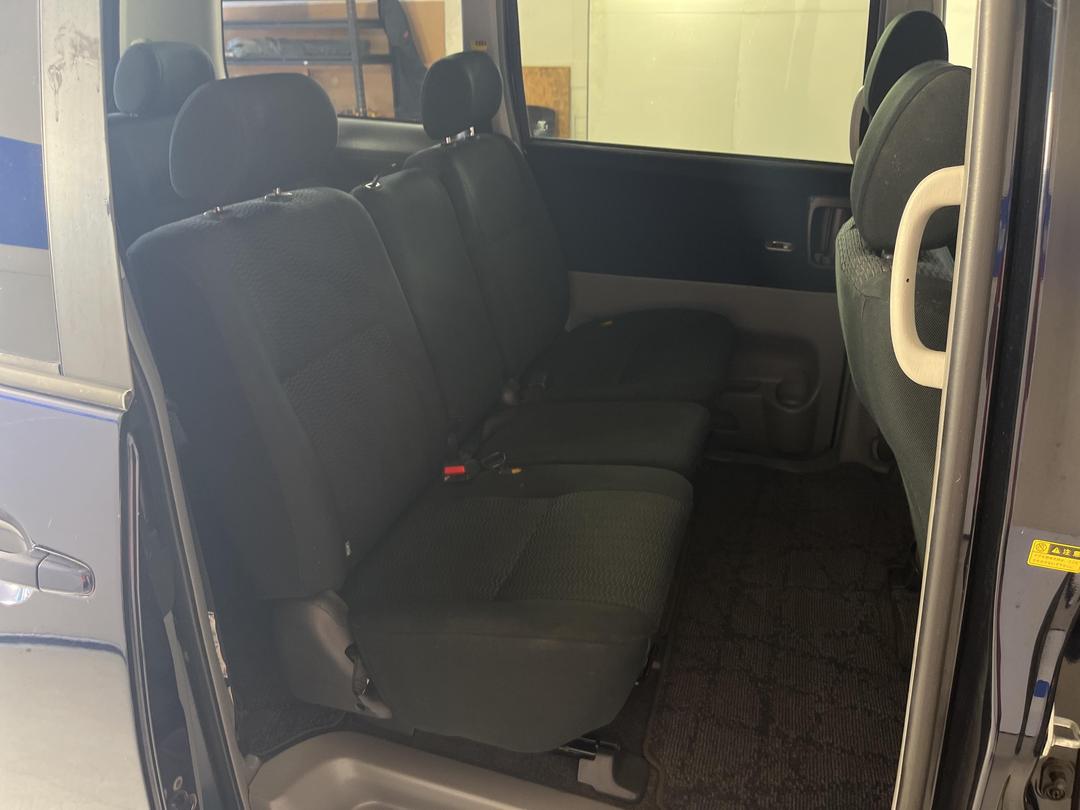 Photo '19' of Toyota Voxy