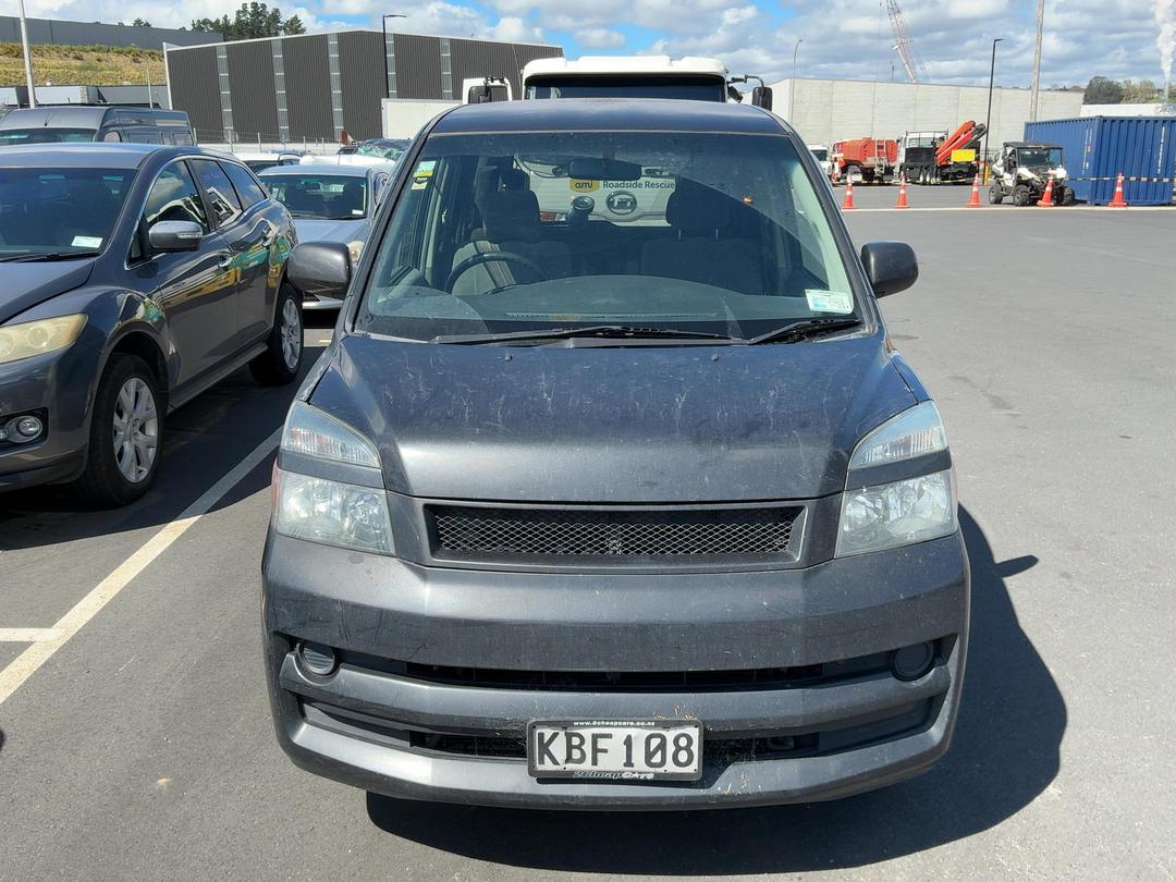 Photo '2' of Toyota Voxy Photo '2' of Toyota Voxy