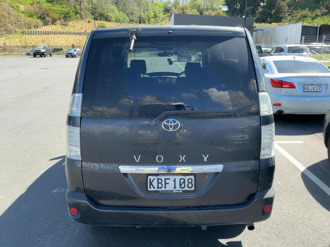 Photo '6' of Toyota Voxy Photo '6' of Toyota Voxy