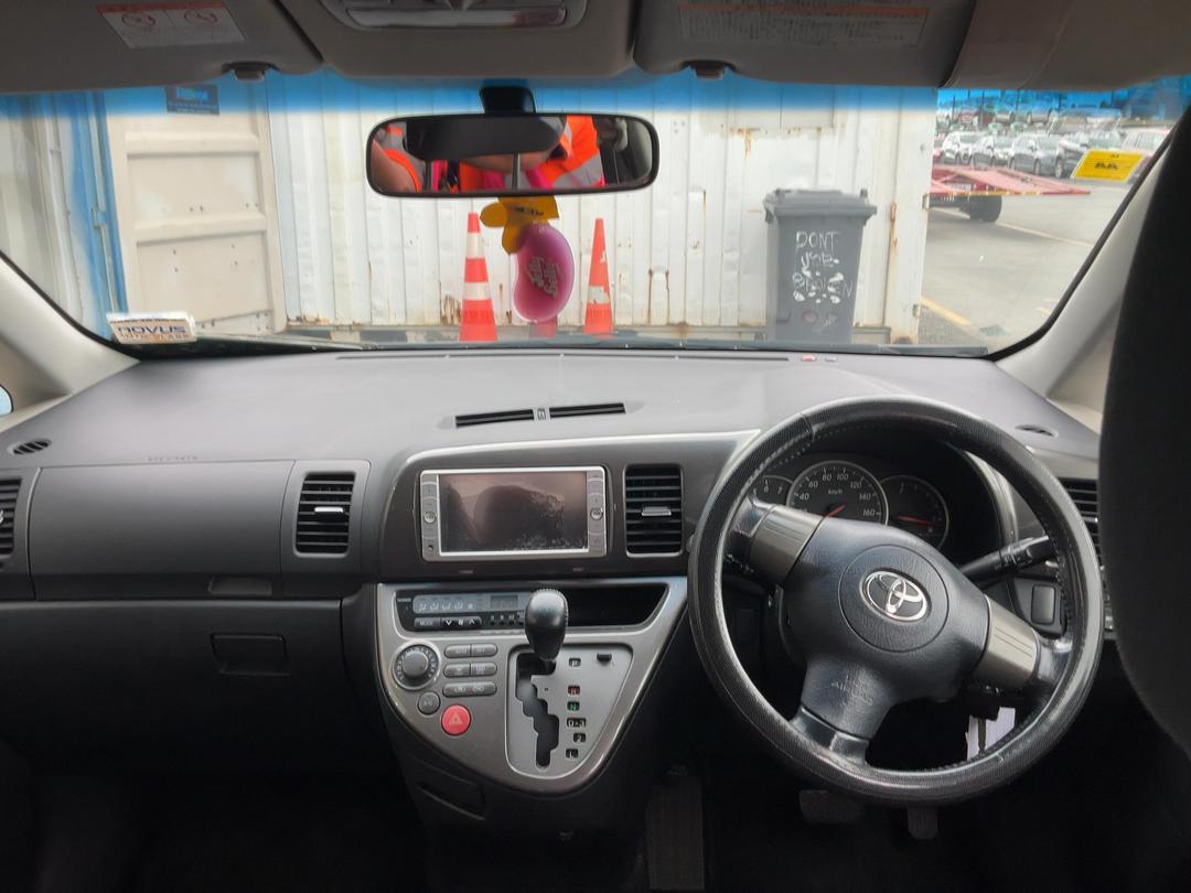 Photo '9' of Toyota Wish Photo '9' of Toyota Wish