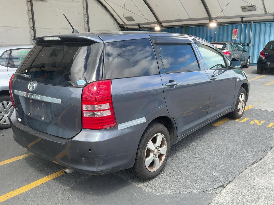 Photo '13' of Toyota Wish Photo '13' of Toyota Wish