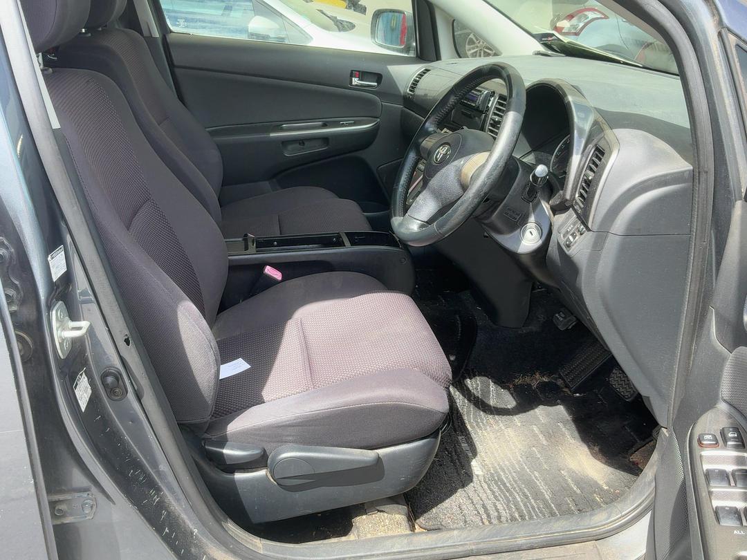 Photo '17' of Toyota Wish Photo '17' of Toyota Wish
