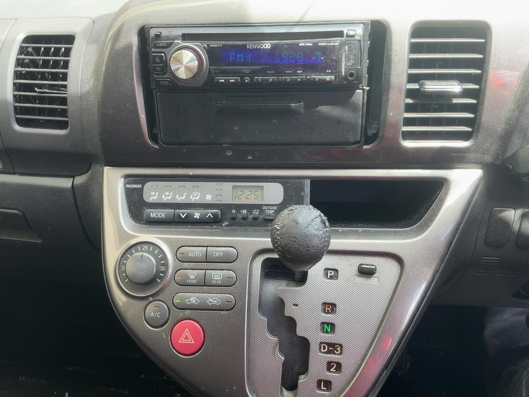 Photo '21' of Toyota Wish Photo '21' of Toyota Wish