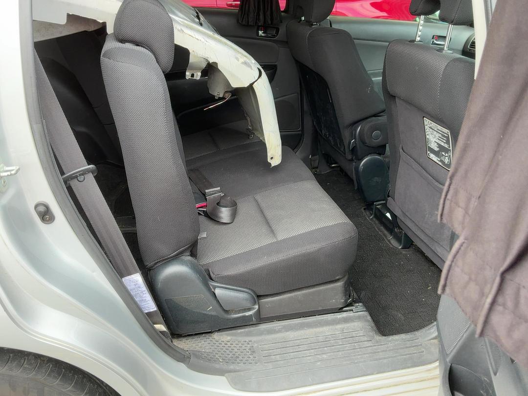 Photo '16' of Toyota Wish Photo '16' of Toyota Wish