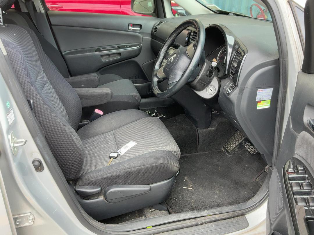 Photo '17' of Toyota Wish Photo '17' of Toyota Wish