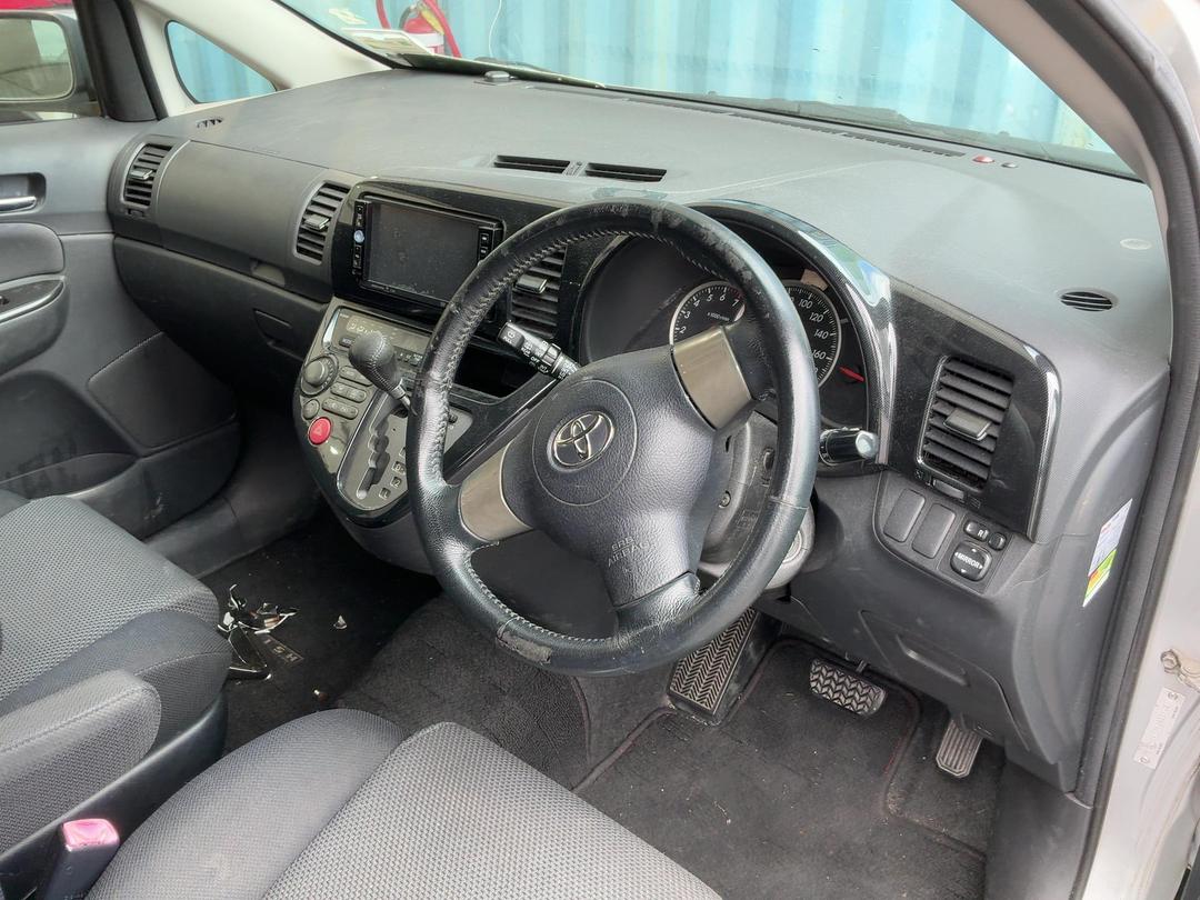 Photo '18' of Toyota Wish Photo '18' of Toyota Wish