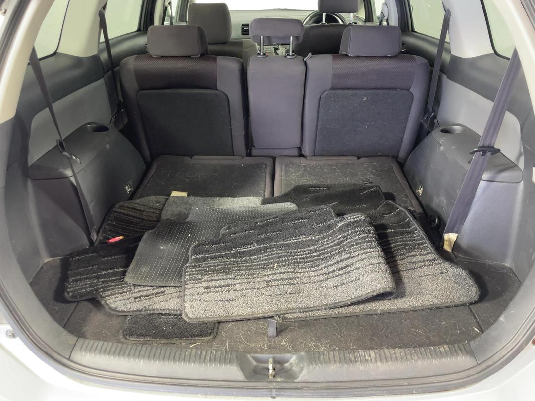 Photo '12' of Toyota Wish Photo '12' of Toyota Wish