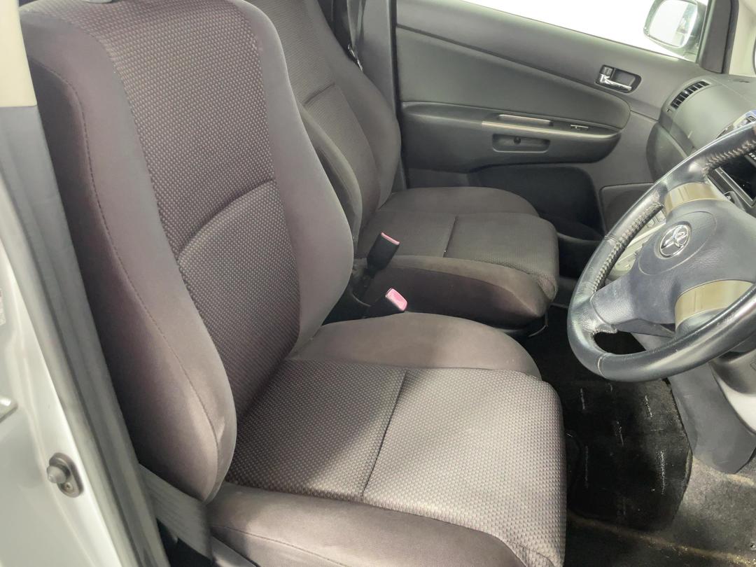 Photo '14' of Toyota Wish Photo '14' of Toyota Wish