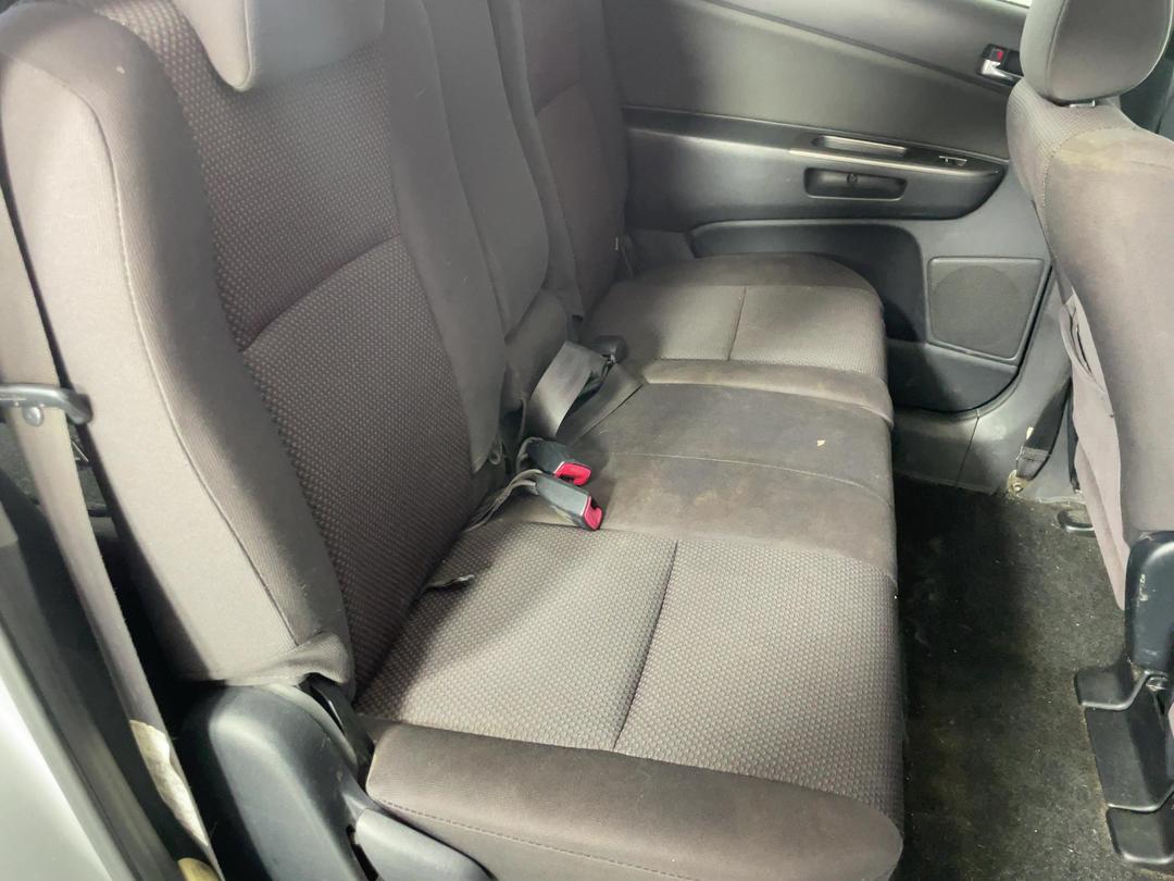 Photo '18' of Toyota Wish Photo '18' of Toyota Wish