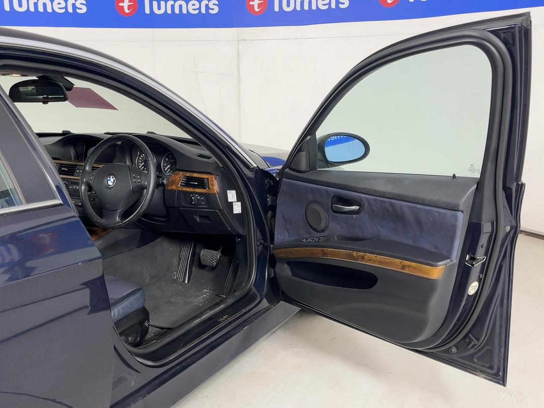 Photo '13' of BMW 3 Series 330I Photo '13' of BMW 3 Series 330I
