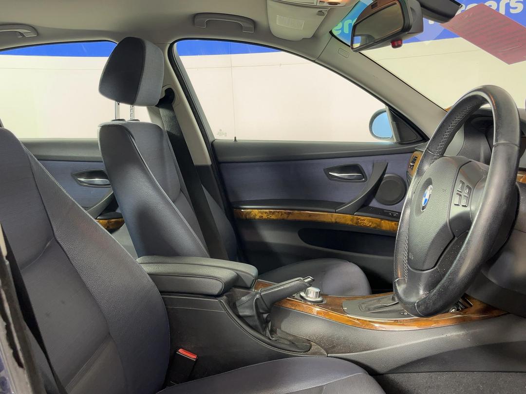 Photo '14' of BMW 3 Series 330I Photo '14' of BMW 3 Series 330I