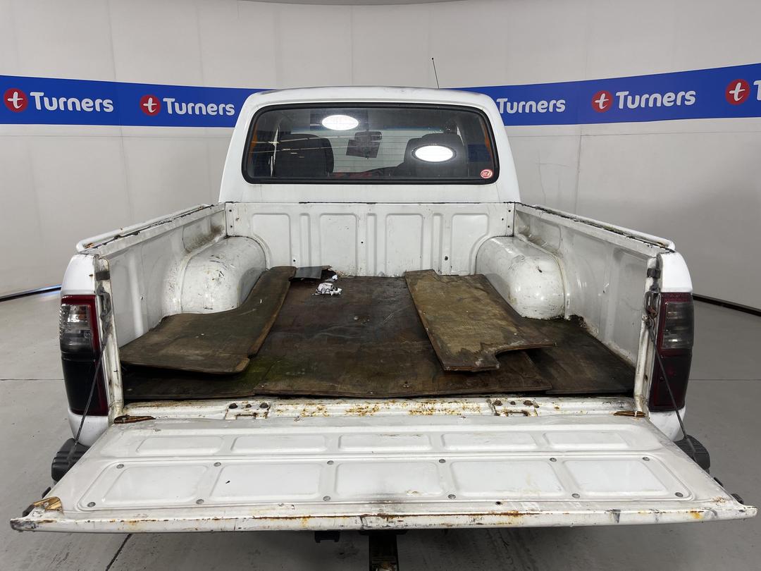 Photo '12' of Ford Courier TD XLX CR W/S