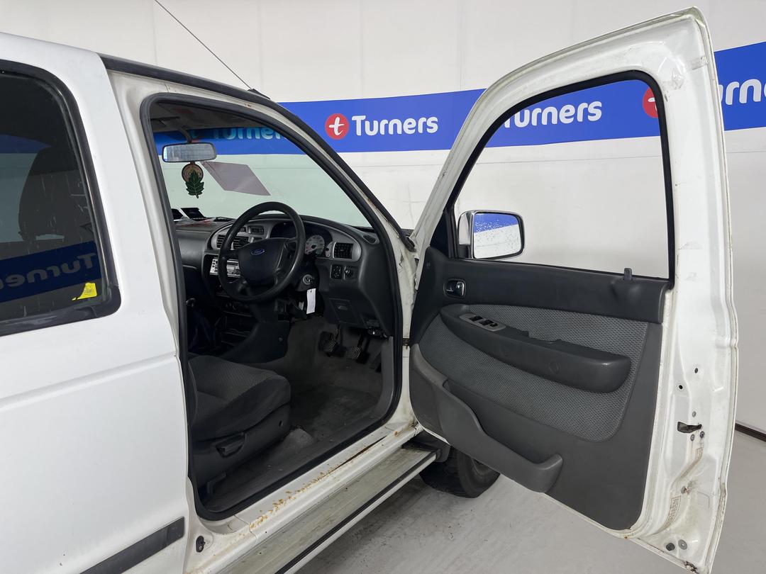 Photo '13' of Ford Courier TD XLX CR W/S