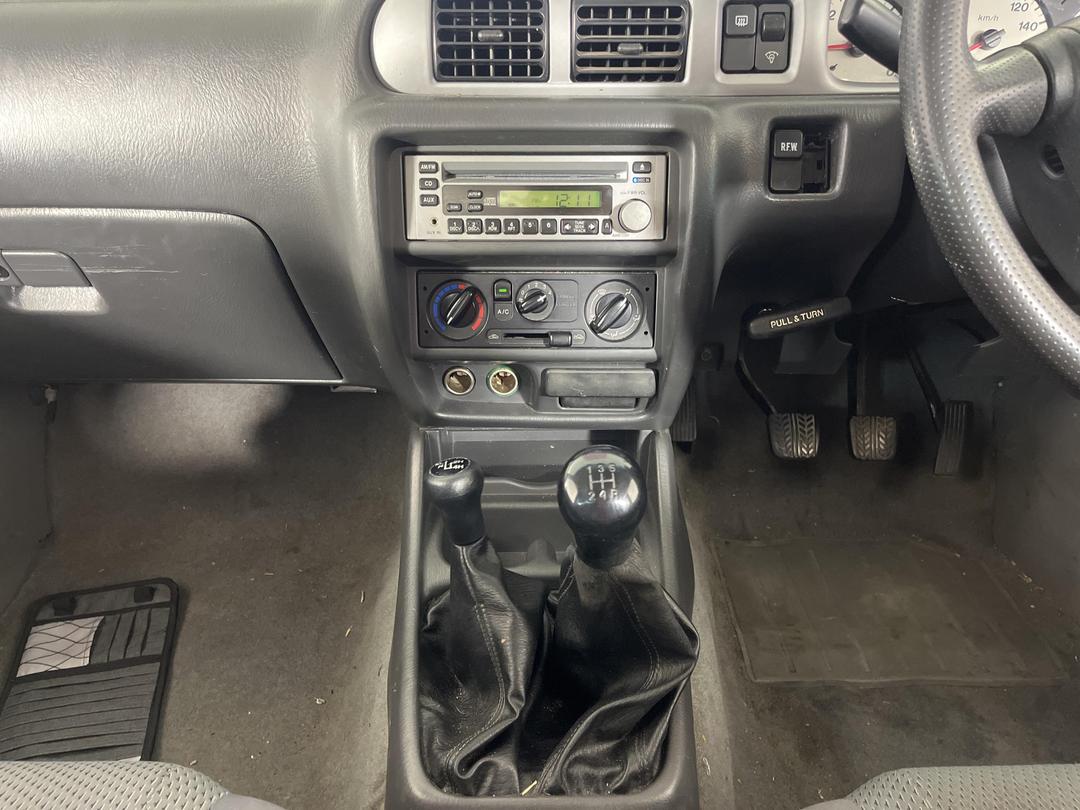 Photo '16' of Ford Courier TD XLX CR W/S