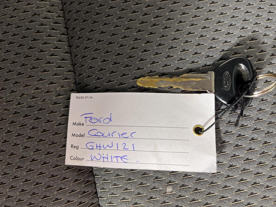 Photo '20' of Ford Courier TD XLX CR W/S