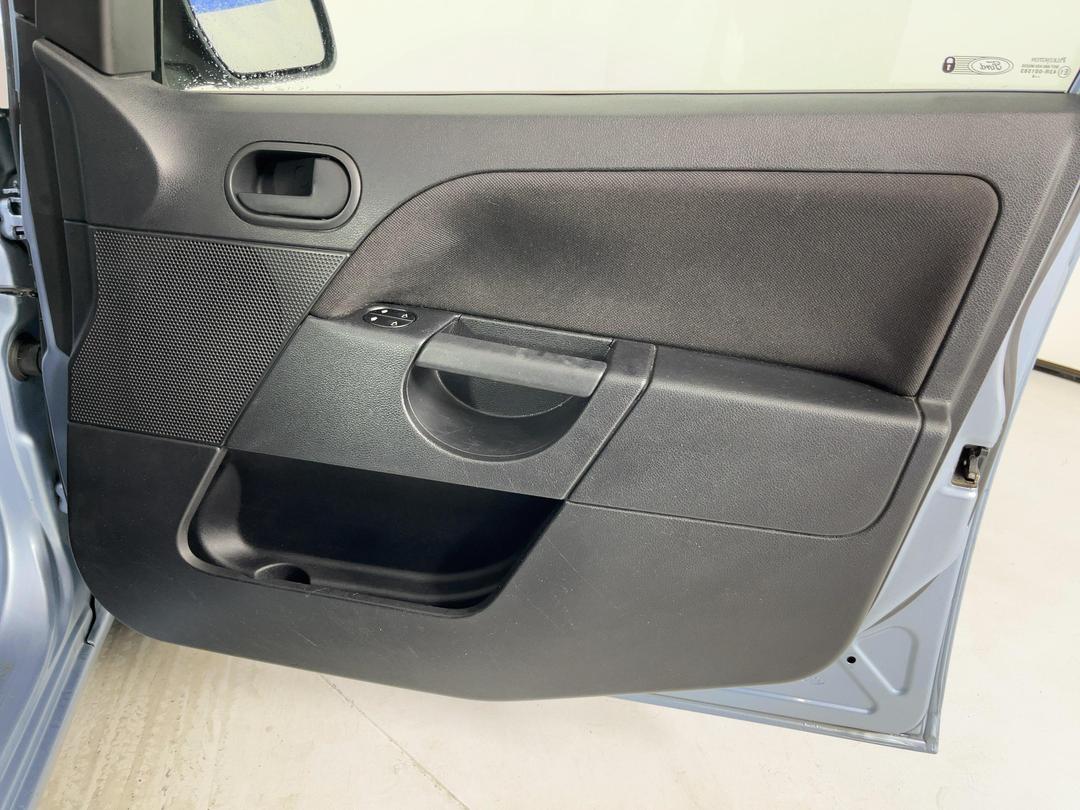 Photo '15' of Ford Fiesta