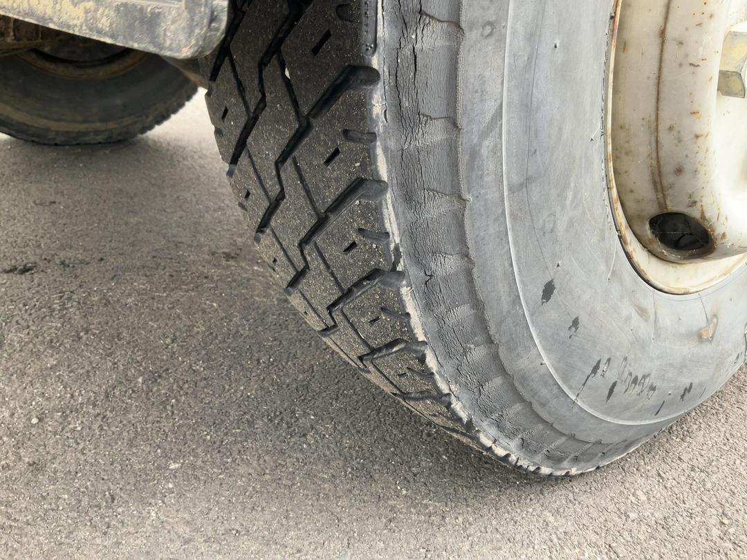 Photo '25' of Hino Dutro Flat Deck