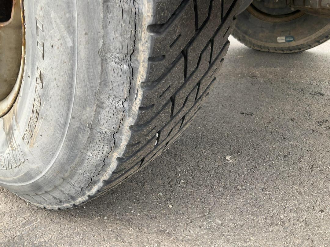 Photo '27' of Hino Dutro Flat Deck