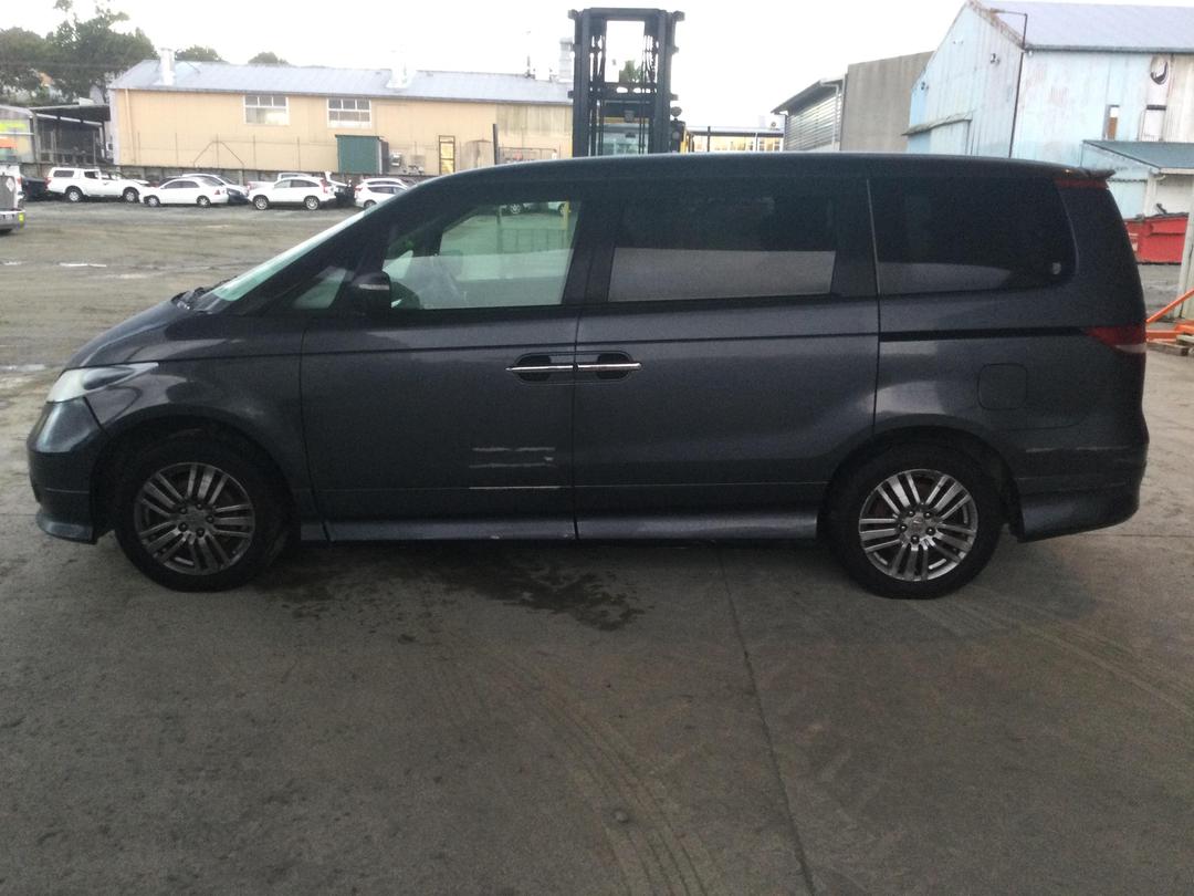 Photo '7' of Honda Elysion