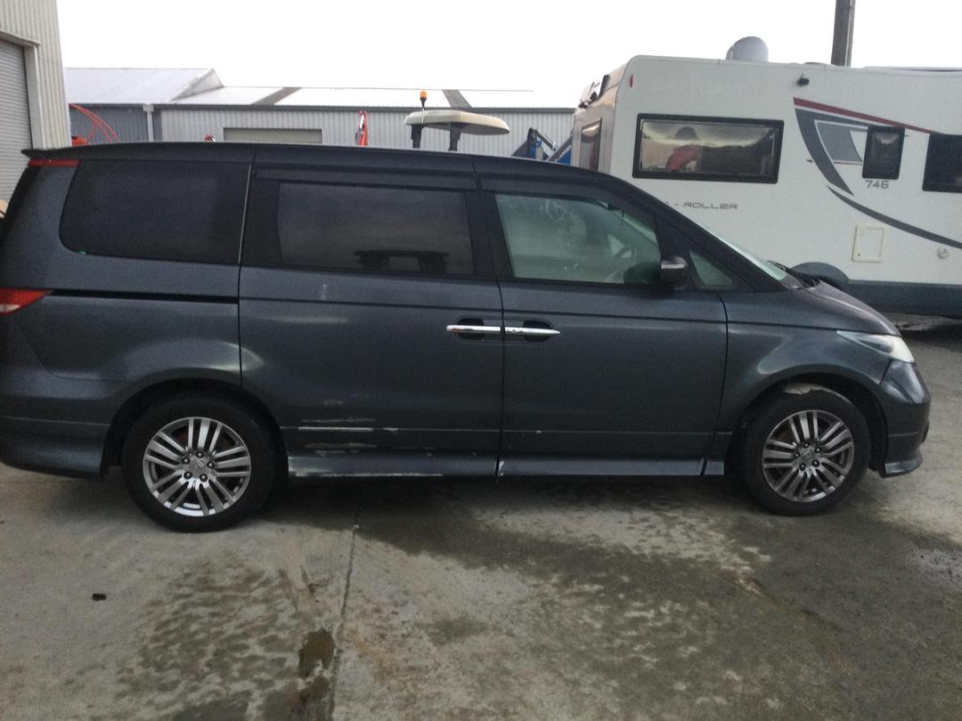 Photo '3' of Honda Elysion