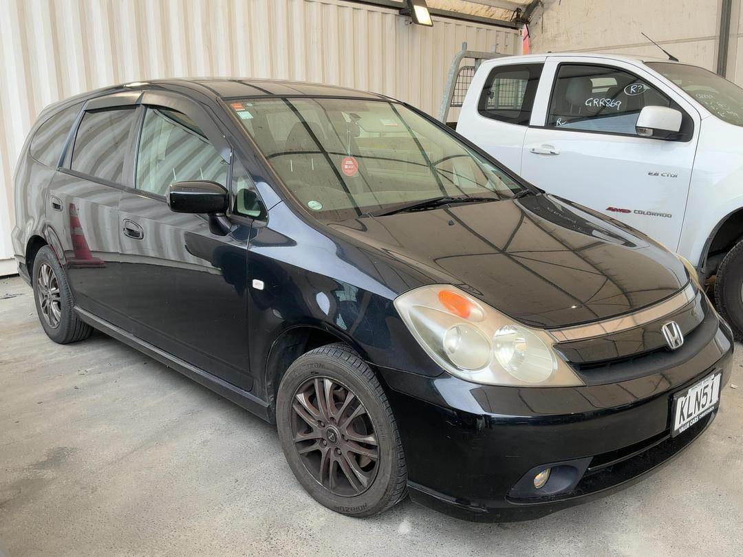 Photo '2' of Honda Stream Photo '2' of Honda Stream