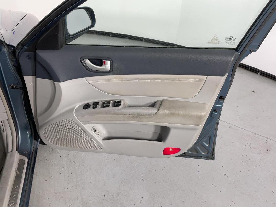 Photo '15' of Hyundai Sonata
