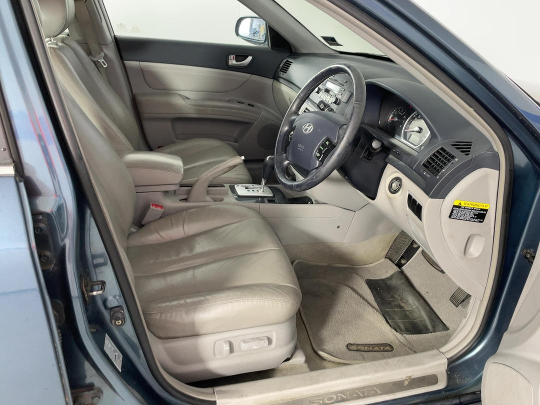 Photo '16' of Hyundai Sonata