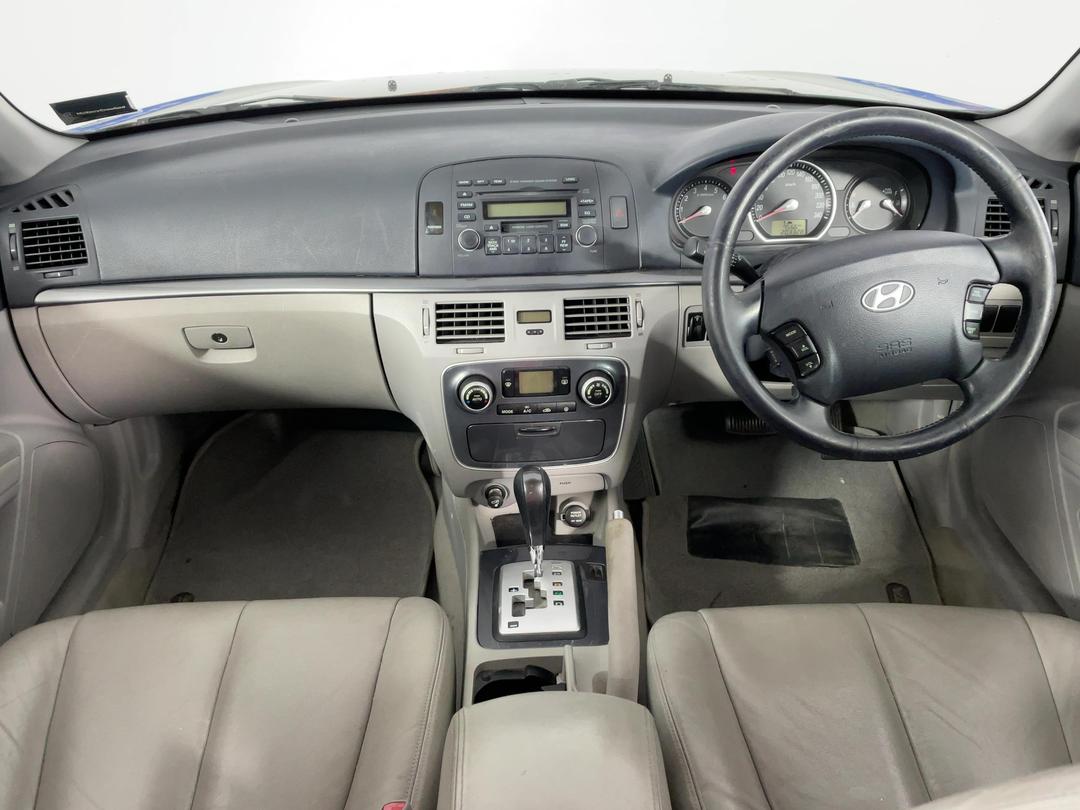 Photo '17' of Hyundai Sonata