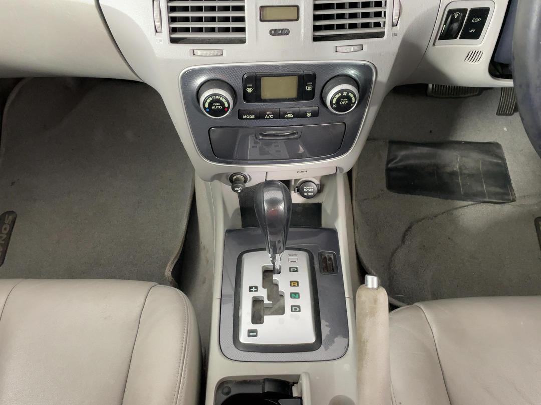 Photo '18' of Hyundai Sonata