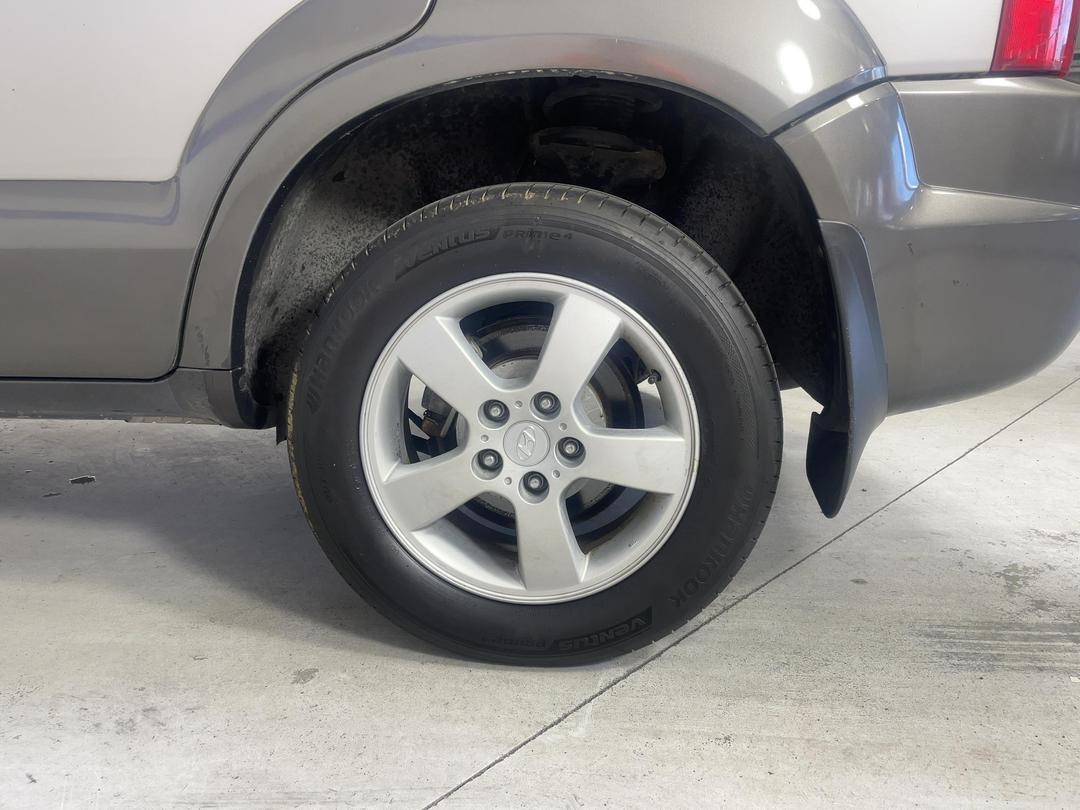 Photo '9' of Hyundai Tucson GLS Photo '9' of Hyundai Tucson GLS