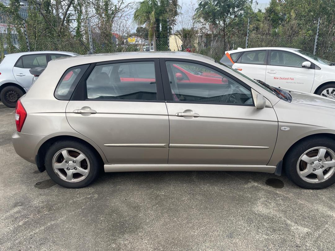 Photo '4' of KIA Cerato