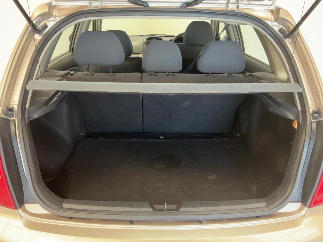 Photo '12' of KIA Cerato Photo '12' of KIA Cerato