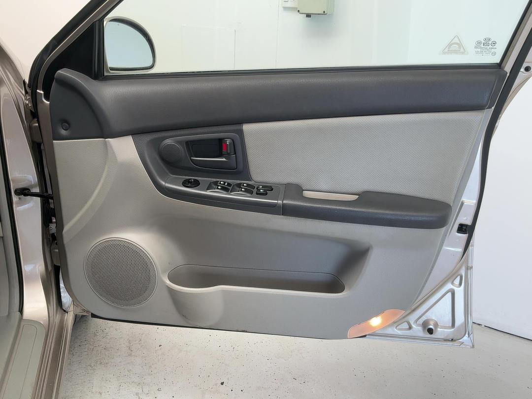 Photo '13' of KIA Cerato Photo '13' of KIA Cerato