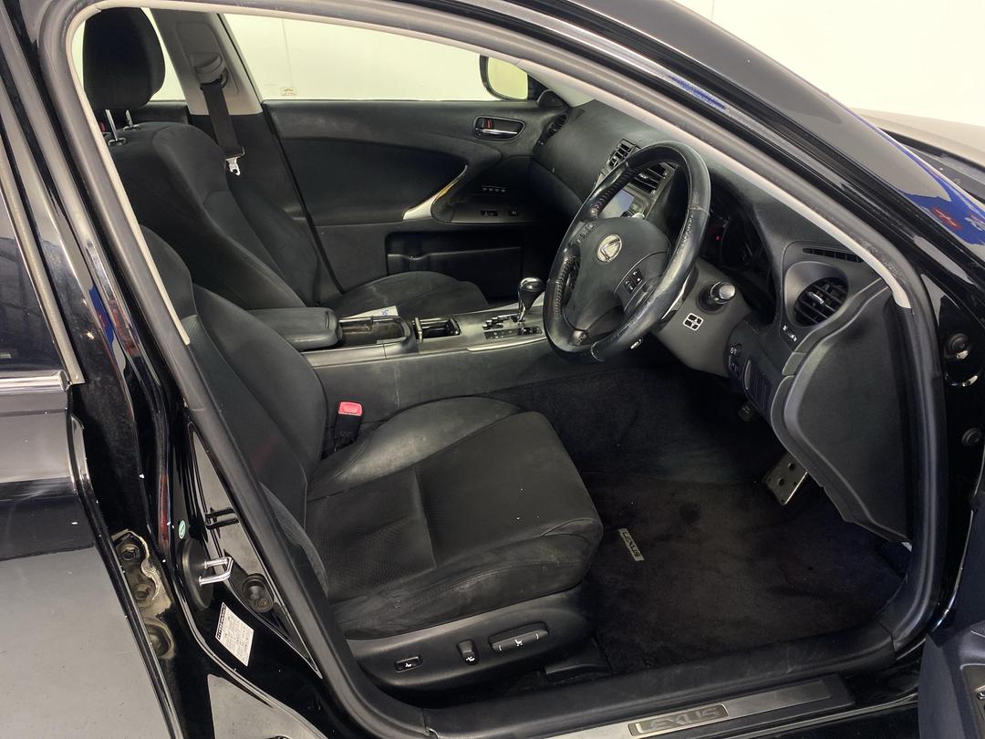 Photo '16' of Lexus IS350